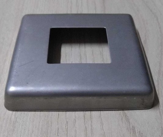 Canopla De Acabamento Inox 304 Quadrada 40X40 Base 95X95 Reta Decapada