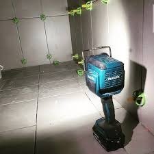 Lanterna De Led A Bateria 18V Dml812z Makita