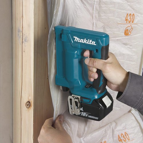 Grampeador A Bateria 18V Dst112z Makita